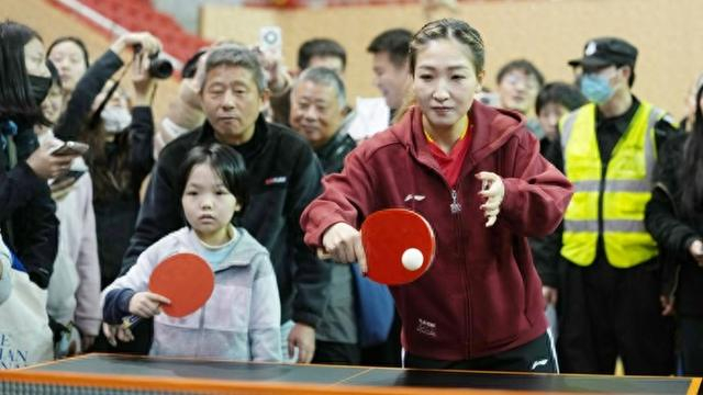 kaiyun-新民晚报红双喜杯开幕，奥运冠军刘诗雯和球友共享“乒乓年夜饭”|体育局|上海|国际乒联|乐融融|乒乓球_新浪体育_新浪新闻
